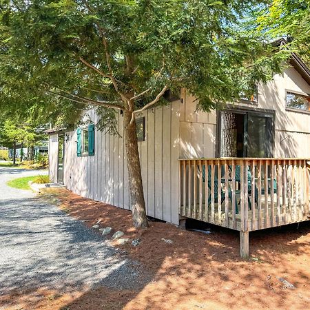 Lake Pleasant Cabin On 3 Acres With Kayaks And Beach! Exterior foto